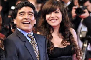 En el cumpleaños 60 de Diego Maradona, Gianinna hizo un breve recorrido por distintos momentos compartidos junto a su papá: "Disney y también neuropsiquiátricos. Tangos en vez de cuentos para dormir. Lo disfruté en cada etapa de mi vida", expresó