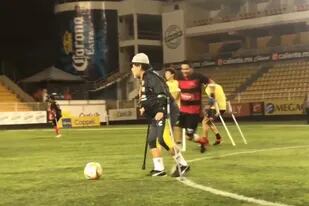Maradona y el plantel de Dorados jugaron contra la selección de amputados de Sinaloa
