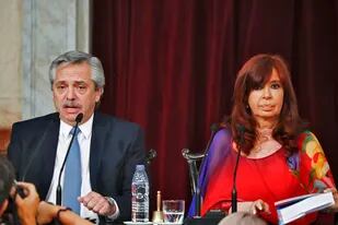 Alberto Fernández junto a Cristina Kirchner al inaugurar el período de sesiones ordinarias del año pasado