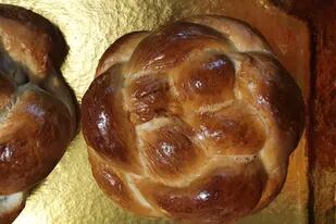 Jalá agulá casera, pan dulce y redondo para celebrar el año nuevo judío, Rosh Hashaná.