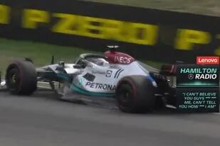 Hamilton se queja furioso con su equipo