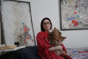 Arte, mascotas, vinchas y anteojos oscuros: un retrato con todas las pasiones de Ides Kihlen, que este año cumple 105