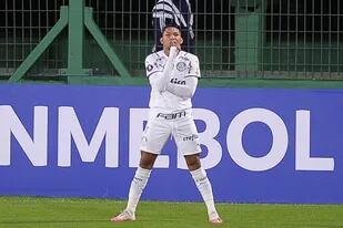 El artillero Rony, autor de los dos goles de Palmeiras en la victoria 2-1 sobre Defensa y Justicia