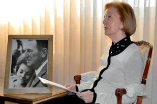 Isabel Perón, en una imagen de hace seis años tomada en su casa de Villanueva de la Cañada, Madrid; la expresidenta cumple 90 años rodeada de recuerdos de su esposo