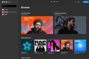 La versión Web de Apple Music con el modo oscuro activado; permite acceder al servicio de streaming desde cualquier dispositivo que tenga un navegador moderno