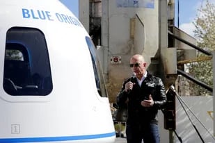 Jeff Bezos y su hermano Mark irán a bordo del New Shepard en el primer vuelo tripulado este 20 de julio