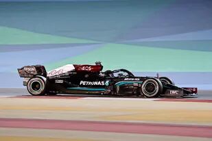 El piloto británico de Mercedes, Lewis Hamilton, ganó el Gran Premio de Fórmula Uno de Bahréin en en la apertura de la temporada 2021