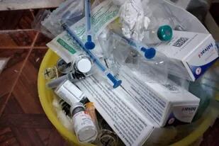 Escándalo en Santiago del Estero, robaron cientos de vacunas contra el coronavirus y vacunaban en su casa