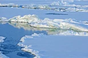 La capa de hielo del Ártico se reduce velozmente, lo que facilita el acceso a los recursos naturales, Foto: archivo