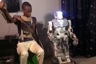Isah Auwal Barde fabricó su propio robot con tan solo 17 años.