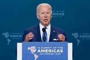 ARCHIVO - El presidente estadounidense habla en la apertura de la Cumbre de las Américas en Los Ángeles el 9 de junio del 2022.  (AP Foto/Evan Vucci)