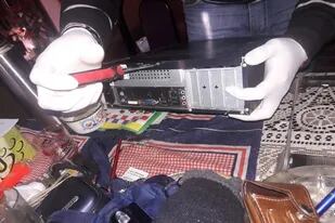 Una de las computadoras secuestradas en la ciudad de Buenos Aires durante el operativo internacional contra la pornografía infantil