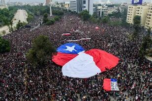 La masiva protesta social de 2019 que desencadenó la formación de la asamblea constituyente en Chile