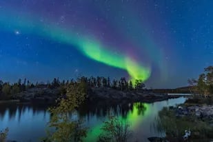Las auroras boreales son uno de los fenómenos asociados a las tormentas solares.