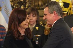 Agustín Rossi y Cristina Kirchner durante el acto por los cambios en el Gabinete