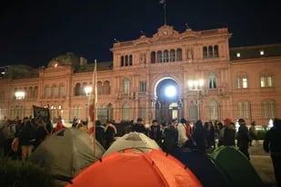 Las organizaciones sociales de izquierda acamparon esta semana en la Plaza de Mayo, frente a la Casa Rosada