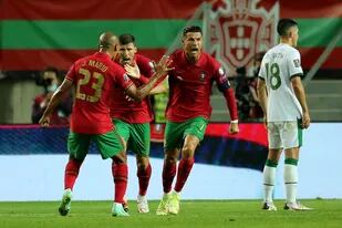 Cristiano Ronaldo acaba de empatar para Portugal contra Irlanda y de conseguir en exclusividad el récord de goleador en seleccionados.