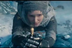 Una imagen de la serie Lord of the Rings: the Rings of Power que llega en septiembre a Amazon Prime Video que muestra a una joven Galadriel, ahora interpretada por Morfydd Clark