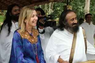 En India, Gaby Herbstein y Sri Sri Ravi Shankar, uno de los líderes espirituales más reconocidos del mundo