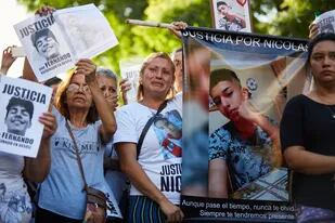 Las Madres del Dolor de Mendoza, durante una marcha para pedir justicia por el asesinato de Fernando Báez Sosa, en febrero de 2020