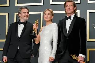 Con sus Oscar: Joaquin Phoenix, Renée Zellweger y Brad Pitt