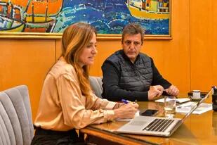 La ministra de Desarrollo Social, Victoria Tolosa Paz, junto al titular del Palacio de Hacienda, Sergio Massa