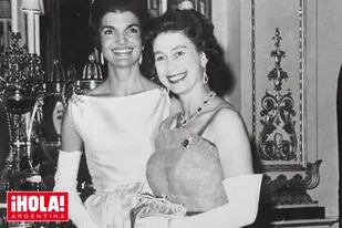 La Reina y Jackie Kennedy en 1961.