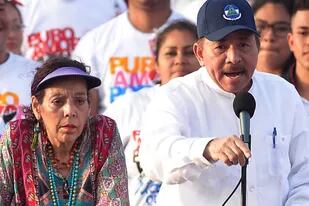 Daniel Ortega junto a su esposa, Rosario Murillo
