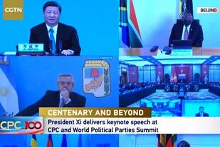 Xi Jinping y Alberto Fernández, en la reunión convocada por los cien años del Partido Comunista Chino
