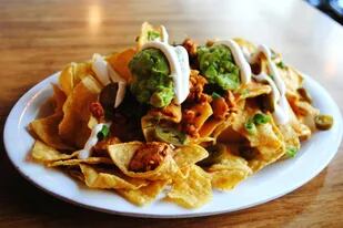 Los nachos fueron creados en 1943 cuando el cocinero mexicano tuvo que improvisar un plato para unas mujeres estadounidenses