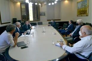 El ministro de Agricultura, Luis Basterra, encabezó la reunión con representantes del sector privado
