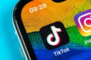 Tiktok tiene cerca de mil millones de usuarios en todo el mundo, aunque ahora suma problemas en India y Estados Unidos por sus lazos con el gobierno chino