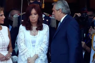 Cristina Kirchner y Alberto Fernández, en la puerta del Congreso, después de la Asamblea Legislativa del 1 de marzo
