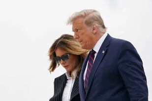 El presidente saliente Donald Trump y su esposa Melania Trump