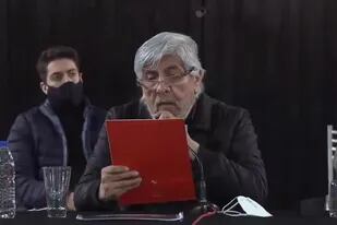 Otros tiempos: Hugo Moyano en una asamblea subida en el club Independiente; el presidente perdió poder y no se presentará en las elecciones del 2 de octubre