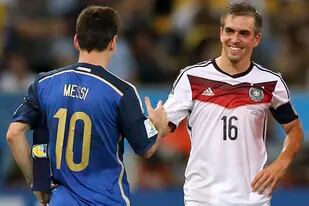 Saludo entre capitanes, en la final del Mundial de Brasil 2014: el alemán Philipp Lahm y el argentino Lionel Messi