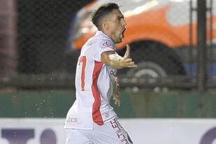 Festeja Gabriel Hauche, autor del único gol de la noche para Argentinos Juniors