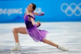 Kamila Valieva compite en el programa corto de patinaje artístico de los Juegos Olímpcos de Pekín; la rusa de 15 años parece haberse convertido en un símbolo de la lucha de Occidente con Rusia.
