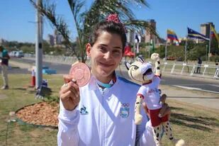 Rocío Berbel ganó la medalla de bronce en la prueba 10.000 metros puntos de patinaje velocidad