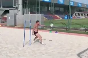 El entrenamiento de Messi sobre la arena