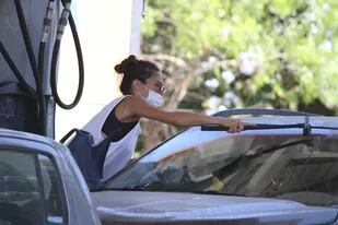 Juana Viale se encargó de limpiar su coche mientras disfruta de sus vacaciones en Punta del Este