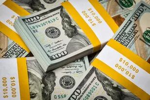 El Gobierno intenta contener la brecha entre el dólar oficial y las cotizaciones libres