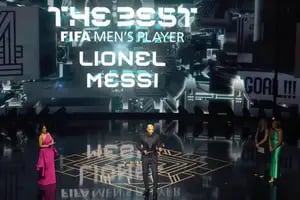 Messi ya se empezó a retirar de los grandes premios, pero el mundo del fútbol lo sigue eligiendo