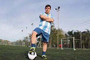 Lo llaman Messi y juega al fútbol desde los 7 años; representa a la Argentina en una competencia paralela de la FIFA