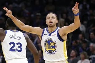 Curry, otra vez decisivo: anotó 20 puntos en el último cuarto para salvar a los Warriors