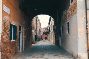 El cortometraje de un argentino en Italia muestra una Venecia totalmente vacía y silenciosa