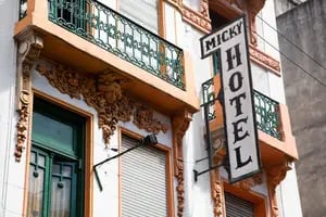 Venta: ofrecen el hotel porteño donde encontraron in fraganti a Cacho Castaña