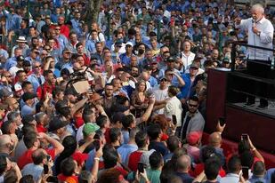 Los seguidores aclaman a Lula da Silva en el lanzamiento de su última campaña electoral, en Sao Bernardo do Campo