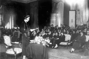 Este 29 de mayo, entre otras efemérides, se cumplen 130 años del nacimiento de Alfonsina Storni