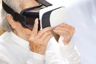 Corea del Sur planea usar anteojos de realidad virtual para determinar si los mayores de 65 años siguen siendo aptos para conducir